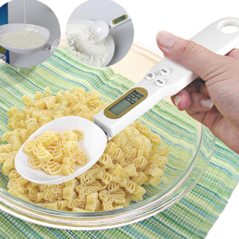 Digital measuring spoon scale measuring noodles in a kitchen setting